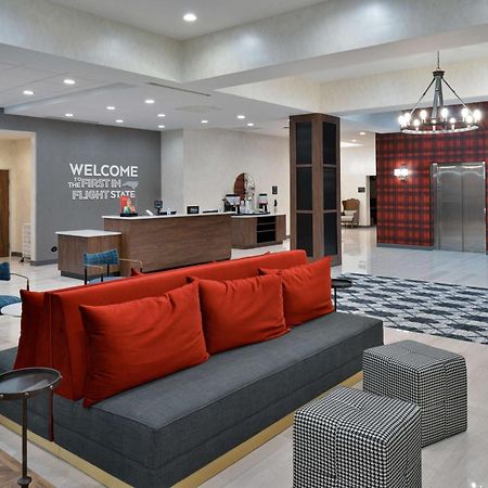 Hampton Inn & Suites Greensboro Downtown, Nc מראה חיצוני תמונה