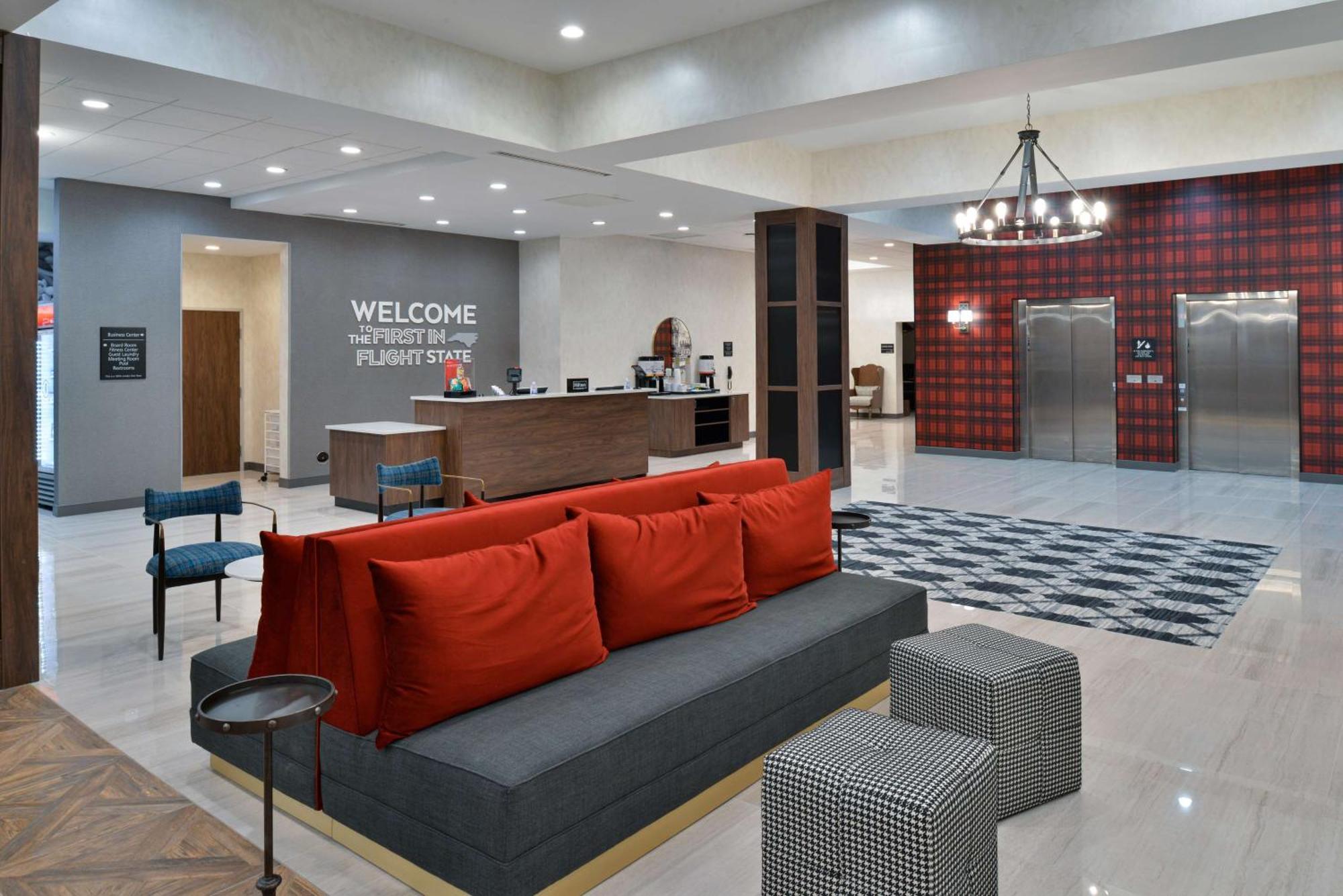 Hampton Inn & Suites Greensboro Downtown, Nc מראה חיצוני תמונה