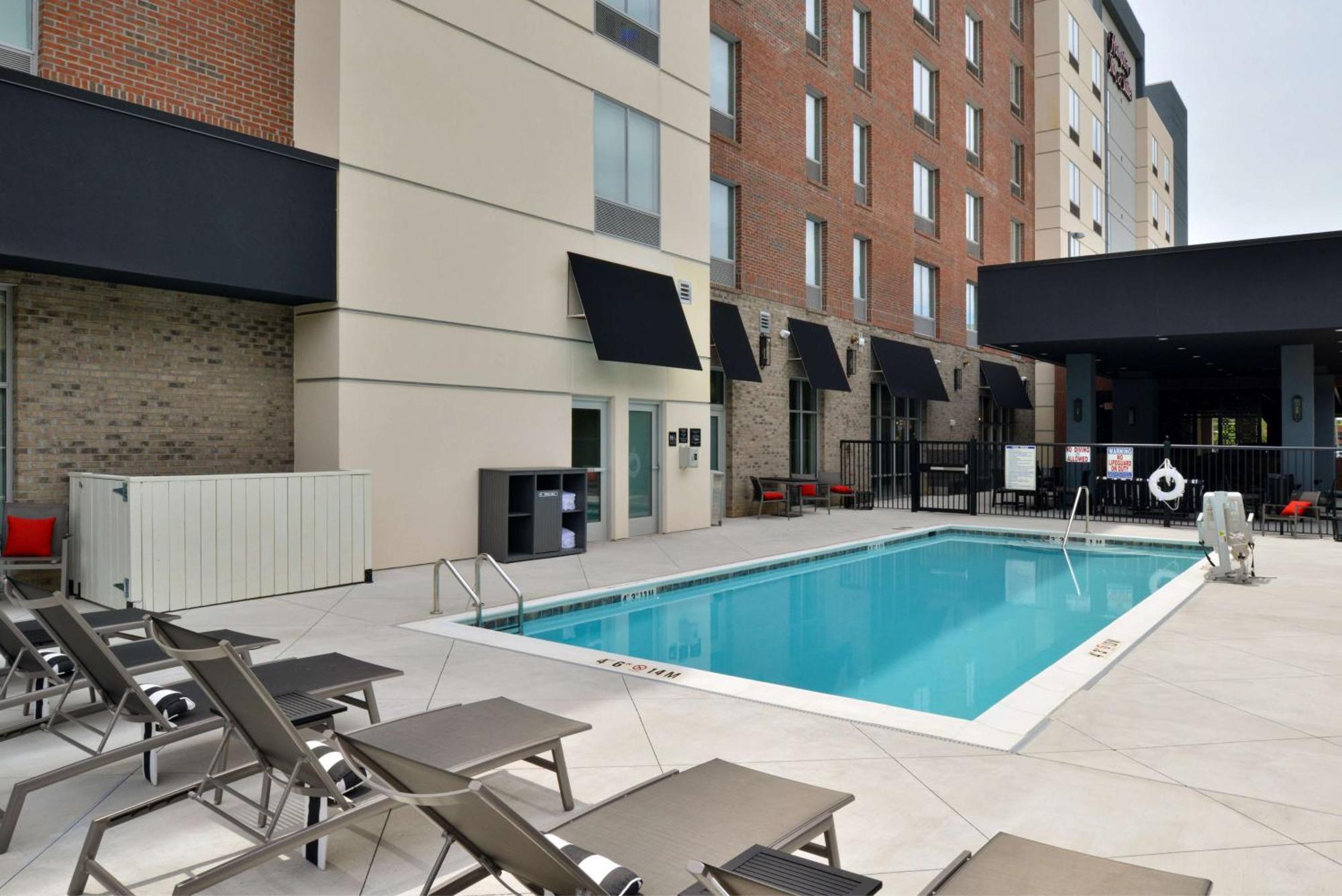 Hampton Inn & Suites Greensboro Downtown, Nc מראה חיצוני תמונה