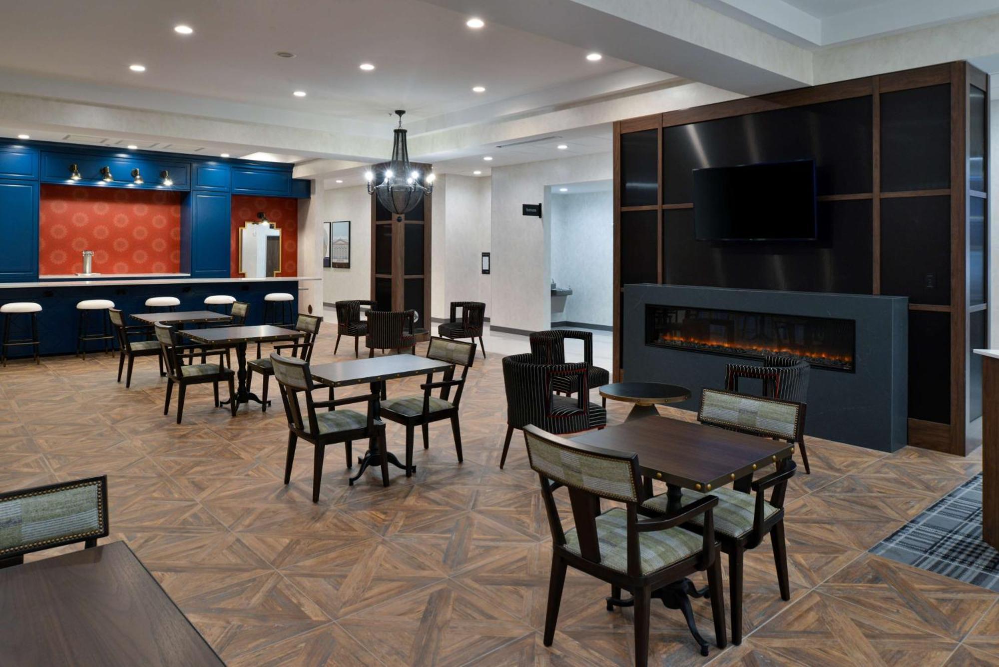 Hampton Inn & Suites Greensboro Downtown, Nc מראה חיצוני תמונה